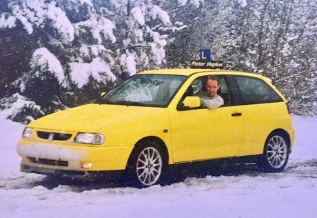 Gele Seat Ibiza lesauto van Autorijschool Hartkamp uit 1999