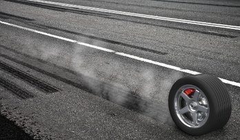 Rijles bij Autorijschool Hartkamp waarin een noodstop wordt geoefend
