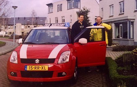 Suzuki Swift lesauto in Cooper-styling van Autorijschool Hartkamp